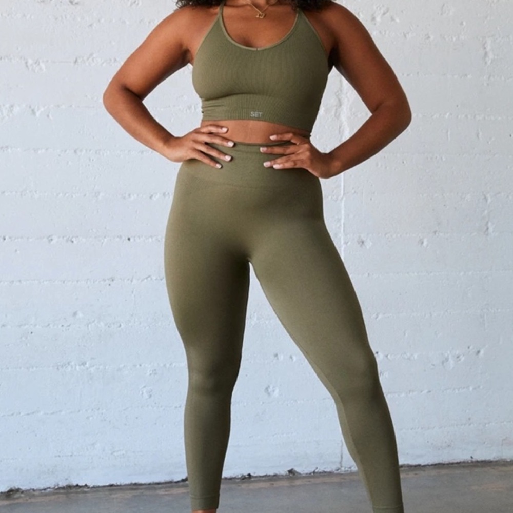 SET Active Ribbed V and Leggings Set